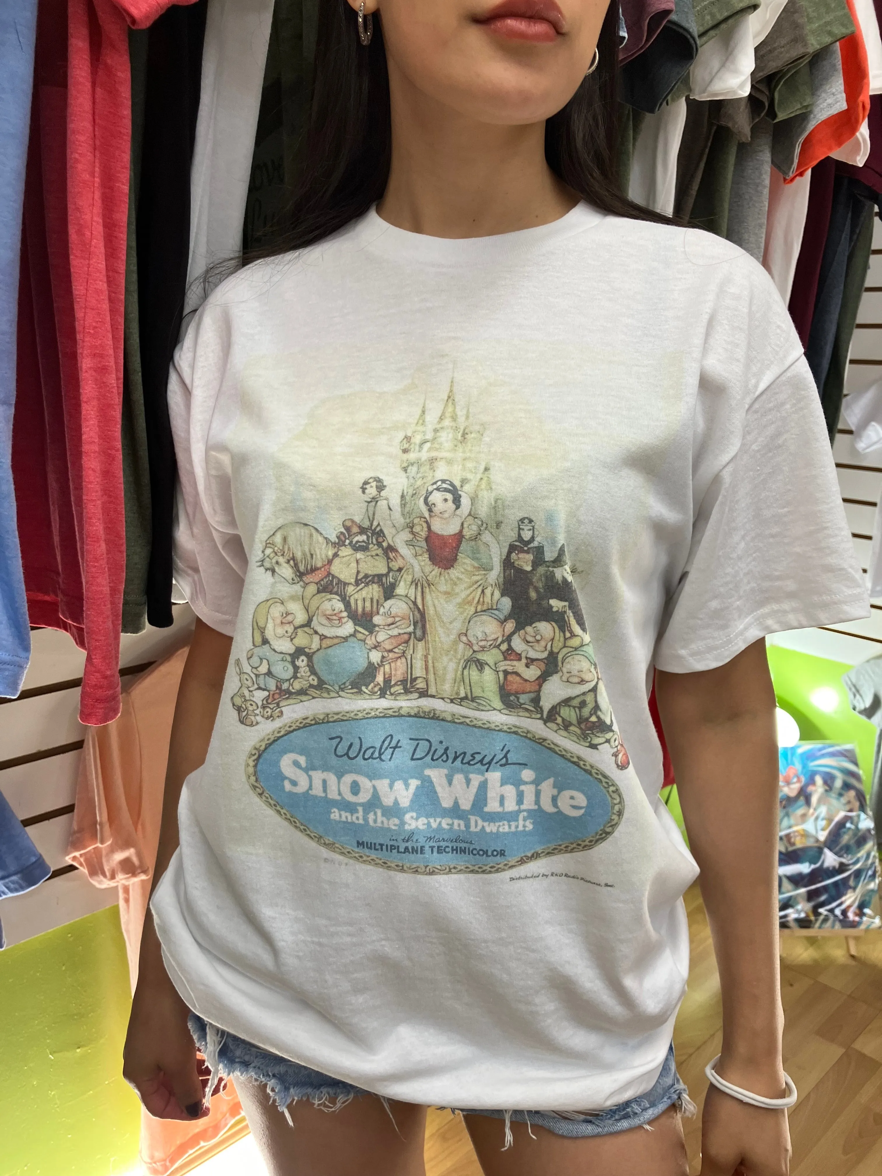 Snow White Retro Vintage Graphic Design T-shirt