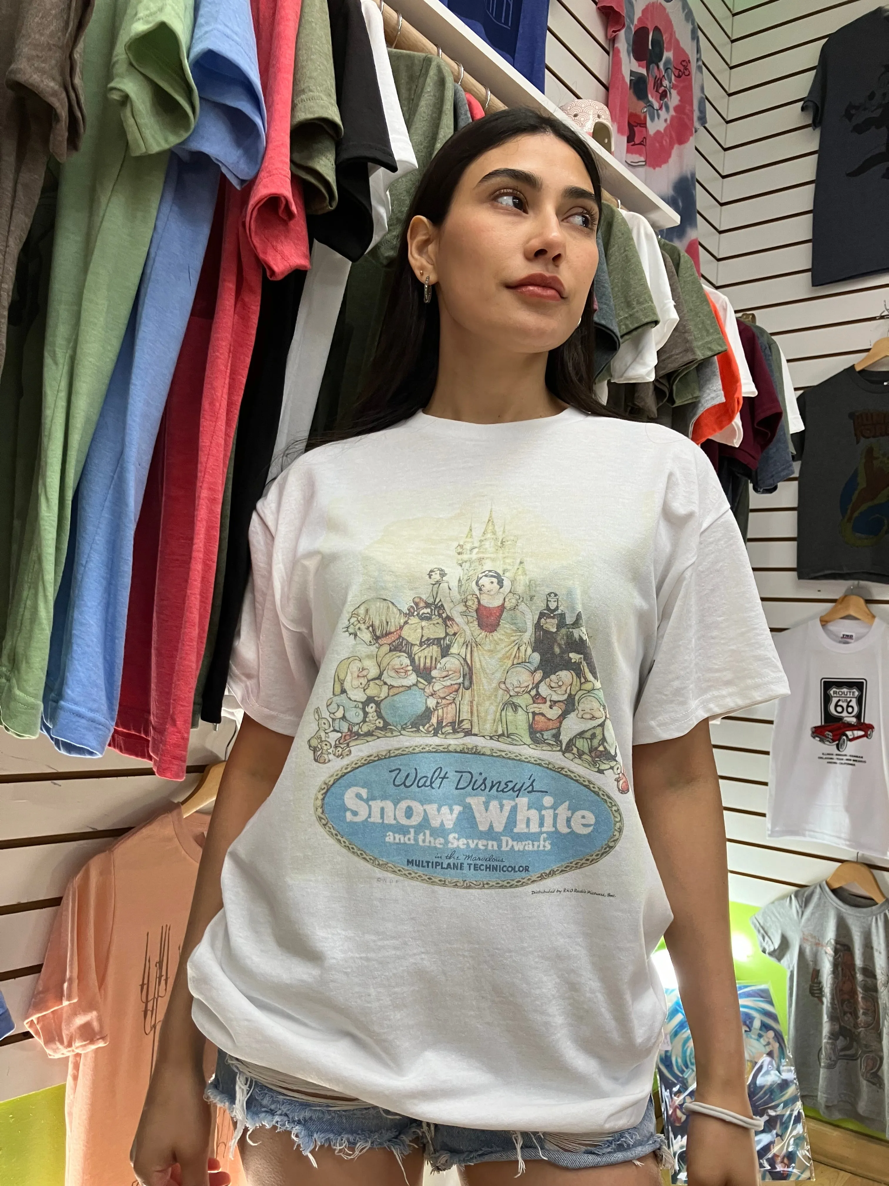 Snow White Retro Vintage Graphic Design T-shirt